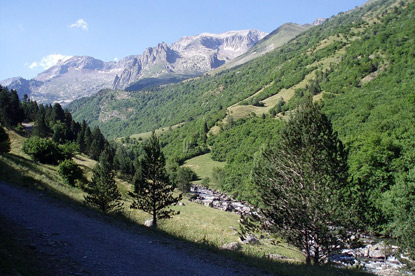 Valle de Estós, Posets-Maladeta Nature Park (photo by Miguel303xm - CC-SA 2.5 Generic license)